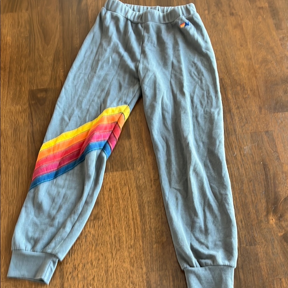 Kids Gray Aviator Nation with Rainbow Stripe
Size 14
Good, used condition